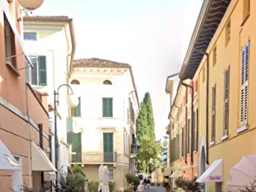 Immagine 11 di Villa in vendita  in Via Roma a Desenzano Del Garda