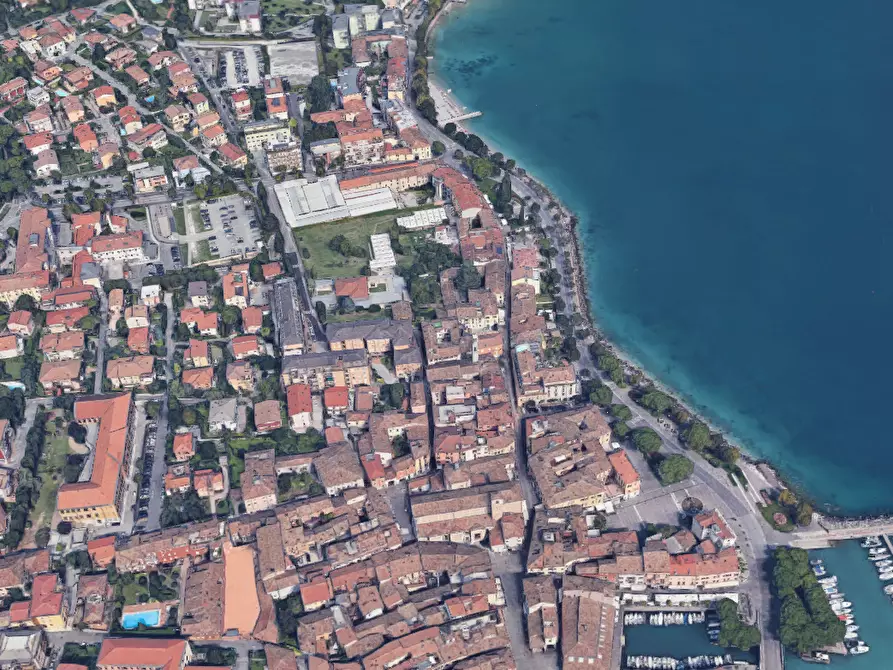 Immagine 12 di Villa in vendita  in Via Roma a Desenzano Del Garda