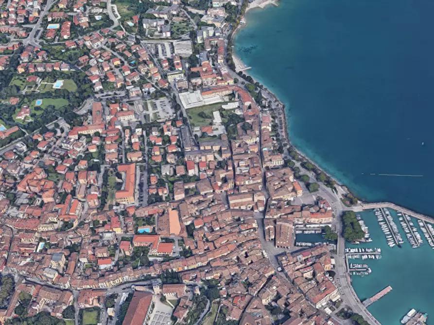 Immagine 13 di Villa in vendita  in Via Roma a Desenzano Del Garda