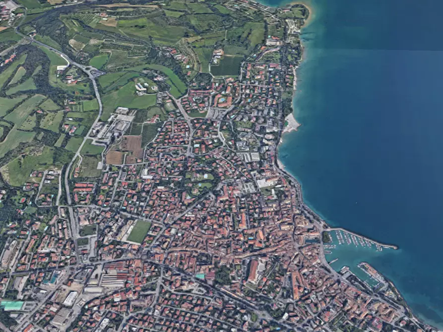Immagine 16 di Villa in vendita  in Via Roma a Desenzano Del Garda