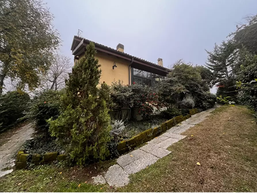Immagine 3 di Villa in vendita  in via Santa Rosa a San Lazzaro Di Savena