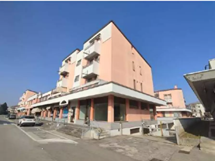 Immagine 2 di Negozio in vendita  in Via Gaetano Salvemini a Vicenza