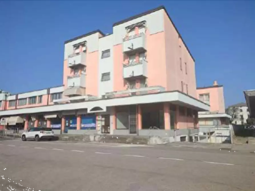 Immagine 3 di Negozio in vendita  in Via Gaetano Salvemini a Vicenza