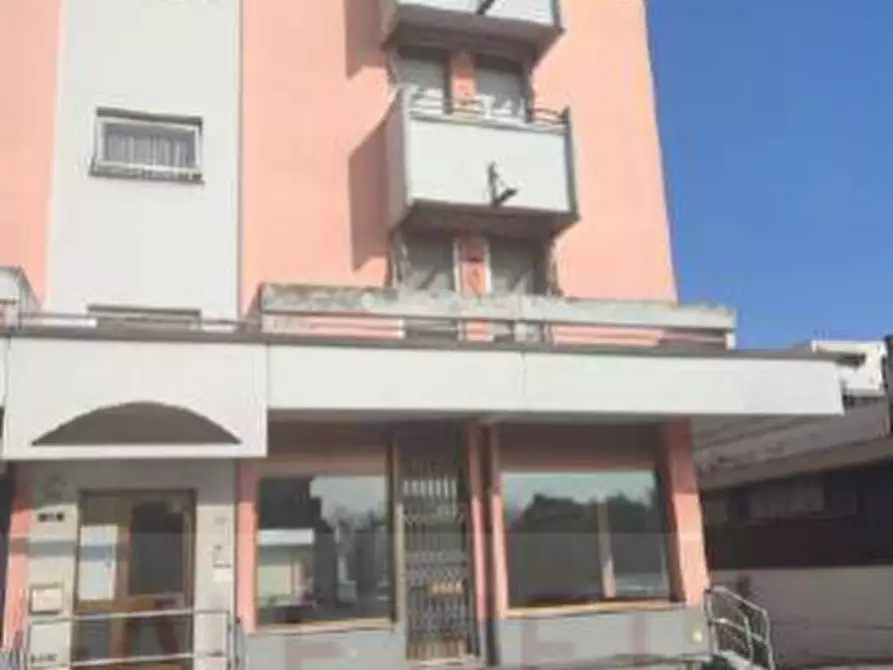 Immagine 5 di Negozio in vendita  in Via Gaetano Salvemini a Vicenza