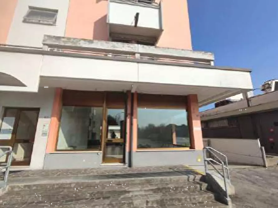 Immagine 6 di Negozio in vendita  in Via Gaetano Salvemini a Vicenza