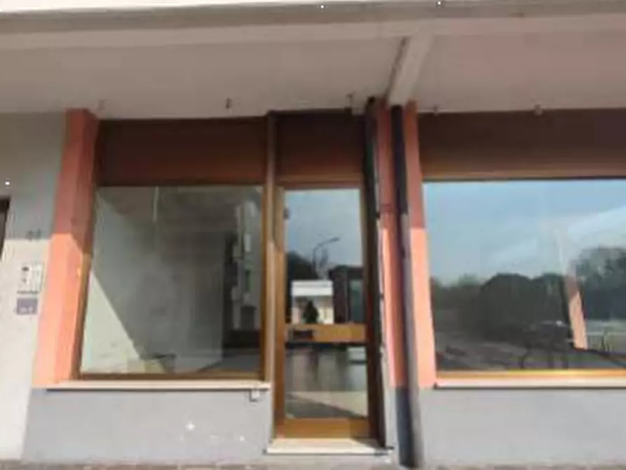 Immagine 7 di Negozio in vendita  in Via Gaetano Salvemini a Vicenza