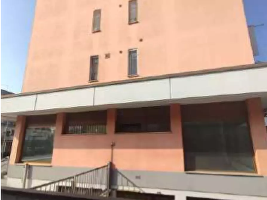 Immagine 8 di Negozio in vendita  in Via Gaetano Salvemini a Vicenza