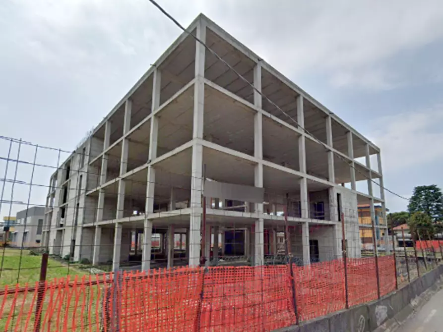 Immagine 4 di Stabile in vendita  in Via Varese a Mozzate