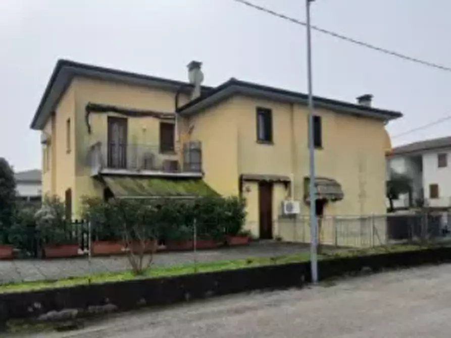 Immagine 2 di Appartamento in vendita  in Via L. Cappellaro a Longare