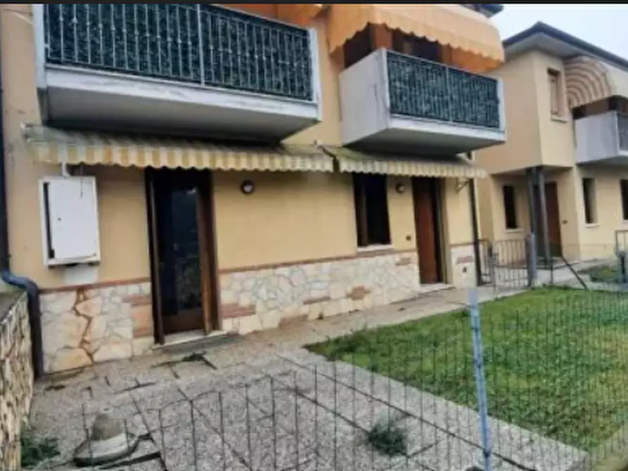 Immagine 3 di Appartamento in vendita  in Via L. Cappellaro a Longare