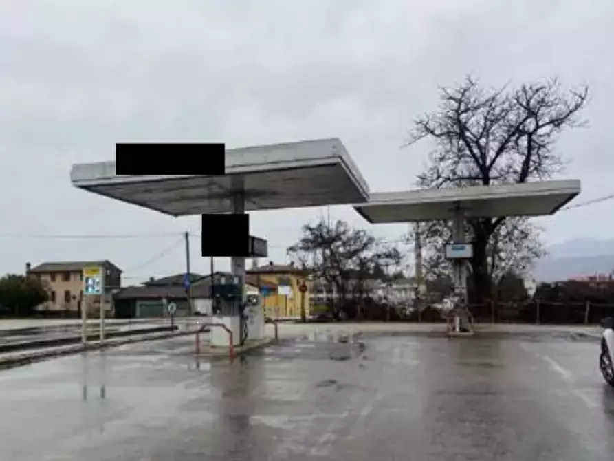 Immagine 2 di Stabile in vendita  in Via Brenta a Nove