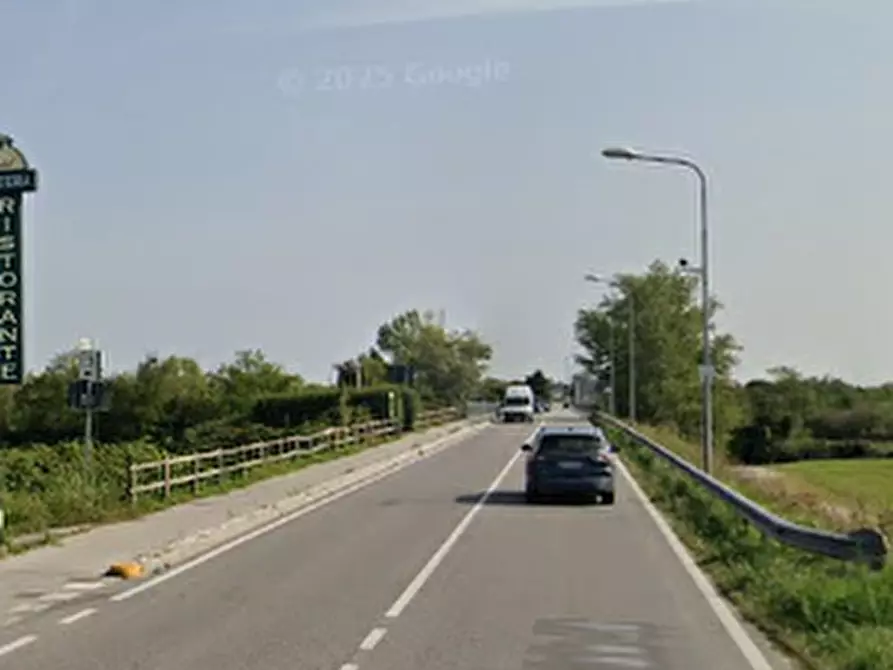 Immagine 7 di Stabile in vendita  in Via Brenta a Nove