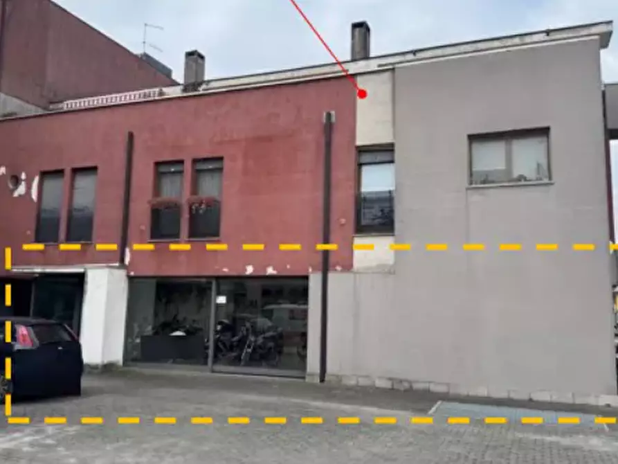 Immagine 3 di Negozio in vendita  in Via Pietro della Torre a Lonigo