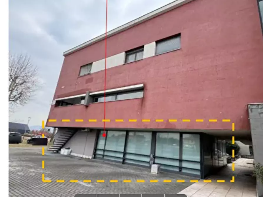 Immagine 5 di Negozio in vendita  in Via Pietro della Torre a Lonigo