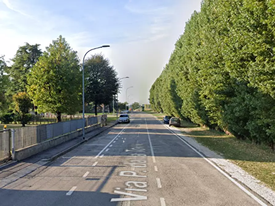 Immagine 7 di Negozio in vendita  in Via Pietro della Torre a Lonigo