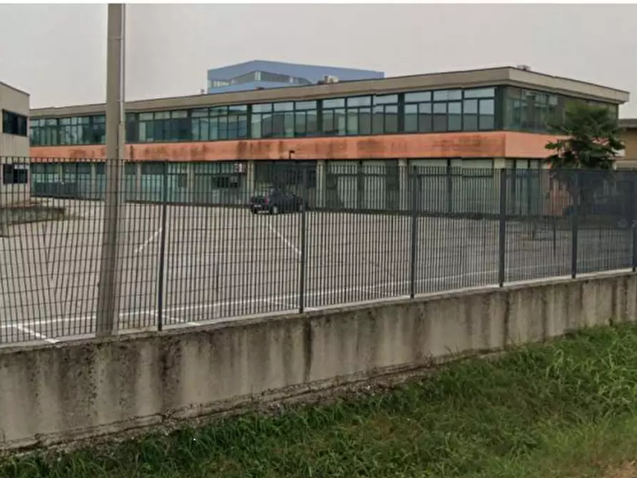Immagine 4 di Negozio in vendita  in Via del Terziario a Thiene
