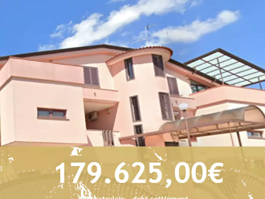 Immagine 1 di Appartamento in vendita  in Via Pietro Nenni a Lusciano
