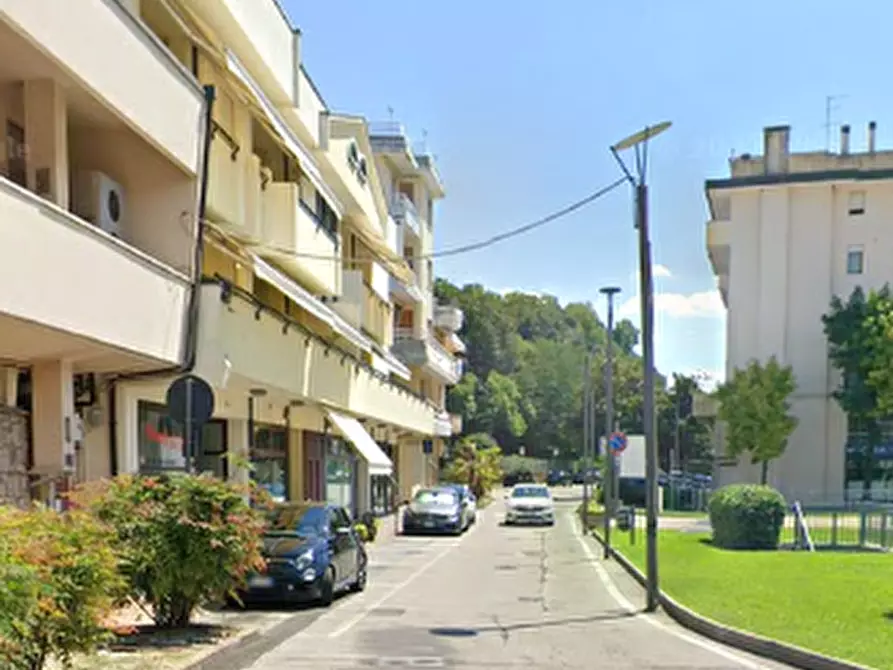 Immagine 11 di Negozio in vendita  in Via Manzoni a Montegrotto Terme