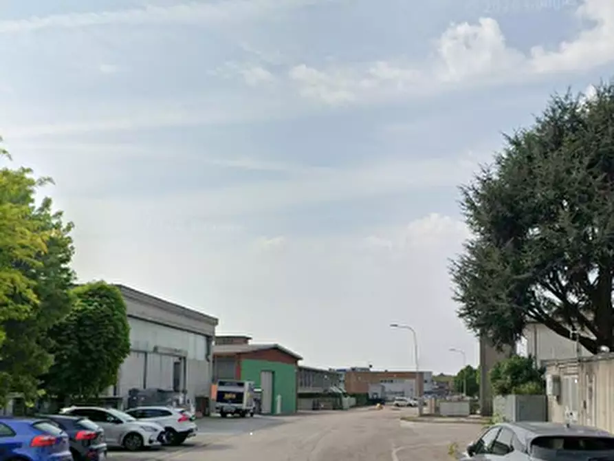 Immagine 8 di Laboratorio in vendita  in Via dell'Artigianato a Trissino