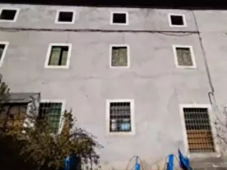 Immagine 3 di Laboratorio in vendita  in Via Pianeta a Montecchio Maggiore