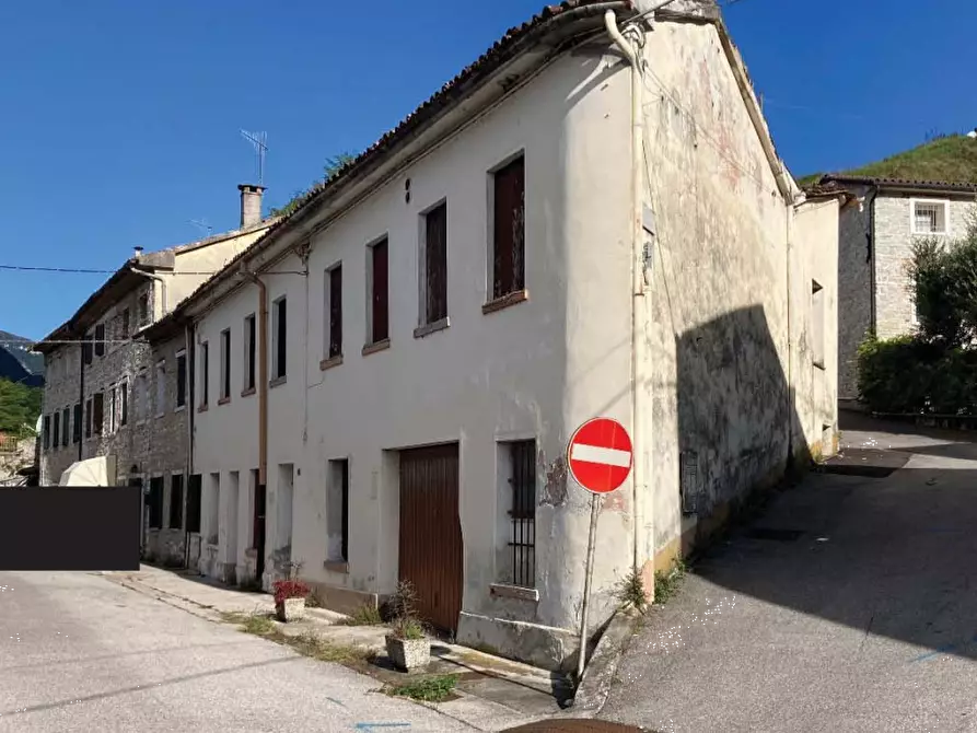 Immagine 2 di Porzione di casa in vendita  in Piazza Roma a Segusino