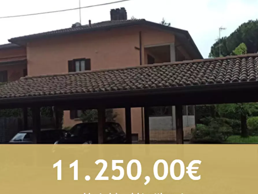 Immagine 1 di Garage in vendita  in Via Risorgimento a Longone Al Segrino