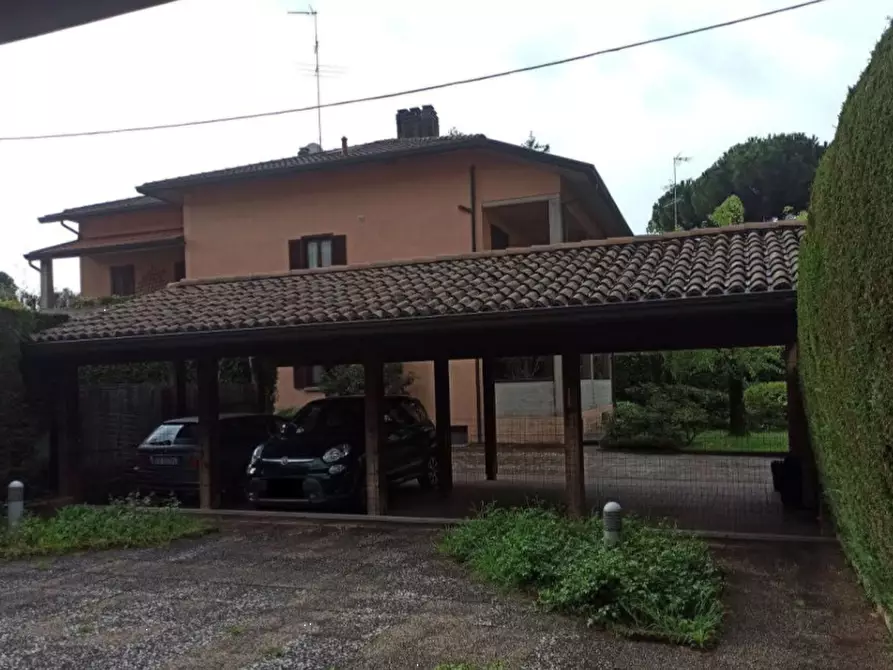 Immagine 2 di Garage in vendita  in Via Risorgimento a Longone Al Segrino