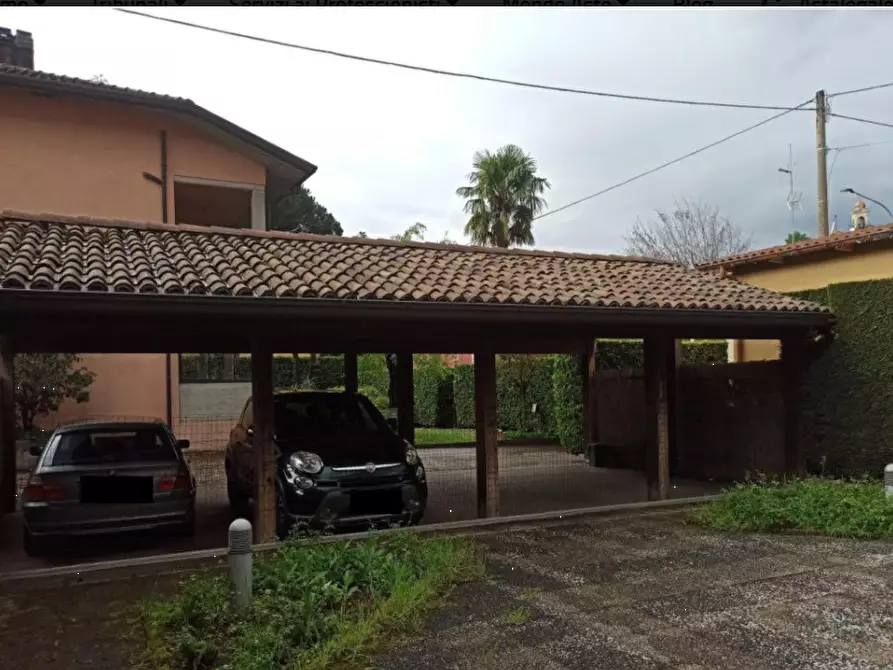 Immagine 3 di Garage in vendita  in Via Risorgimento a Longone Al Segrino