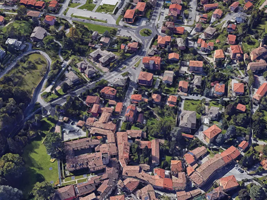 Immagine 6 di Garage in vendita  in Via Risorgimento a Longone Al Segrino