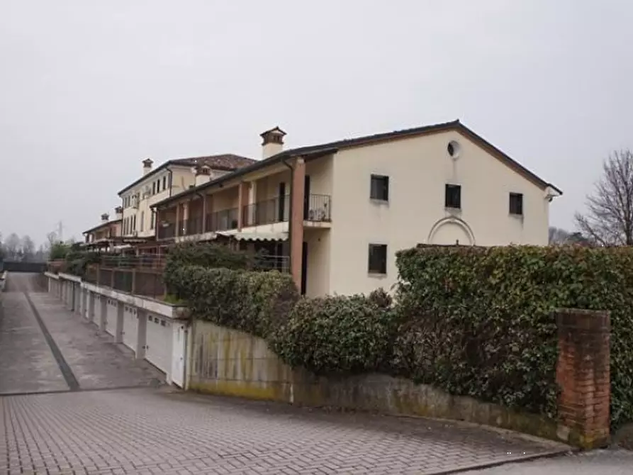 Immagine 8 di Appartamento in vendita  in Strada Ponte dei Carri  a Vicenza