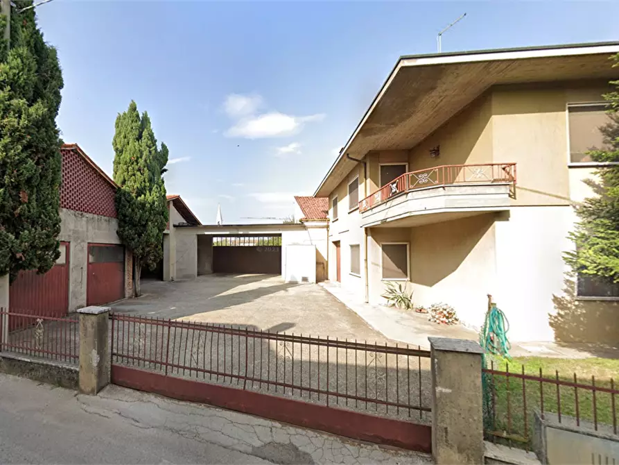 Immagine 10 di Stabile in vendita  in Via San Felice a Breganze
