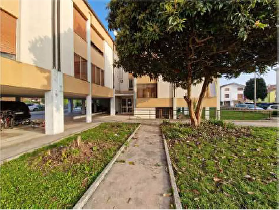 Immagine 15 di Appartamento in vendita  in Via Dante Alighieri a Aviano