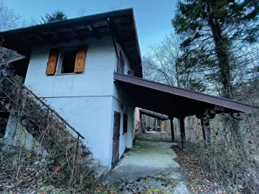 Immagine 3 di Porzione di casa in vendita  in Via Chiamp a Vito D'asio