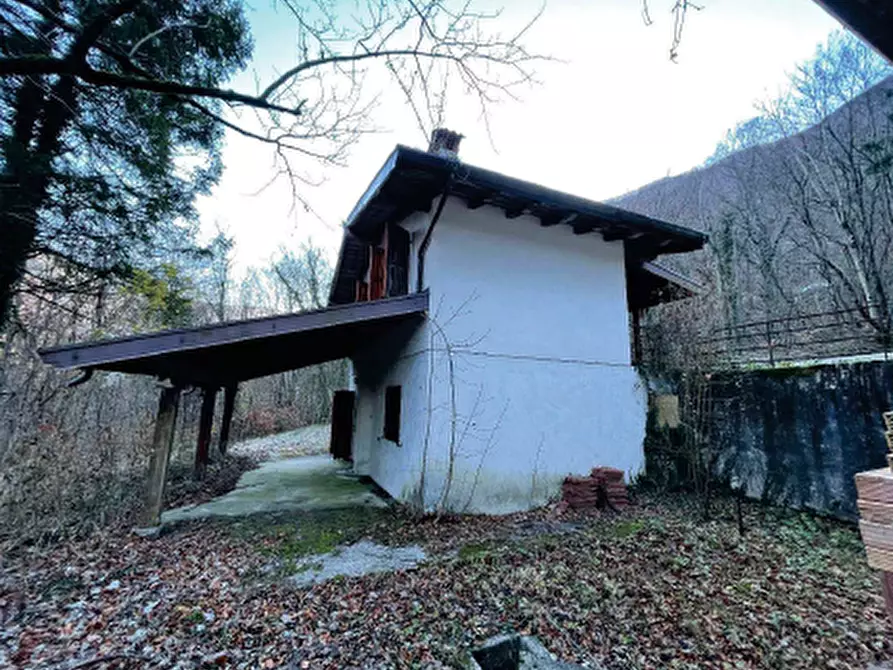 Immagine 4 di Porzione di casa in vendita  in Via Chiamp a Vito D'asio