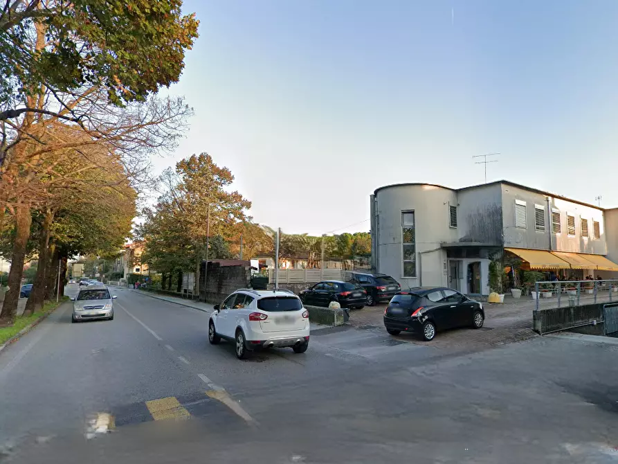 Immagine 11 di Negozio in vendita  in Via Cappuccini a Pordenone