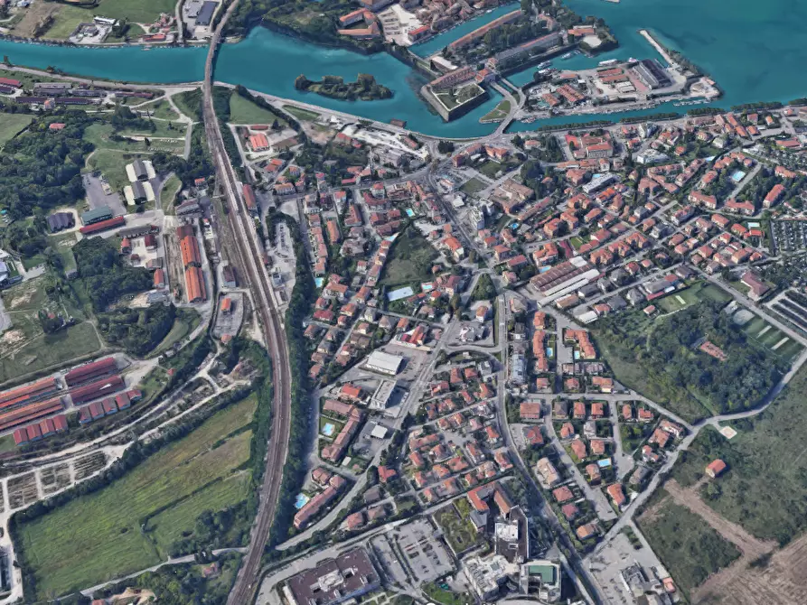 Immagine 7 di Appartamento in vendita  in Via Venezia a Peschiera Del Garda