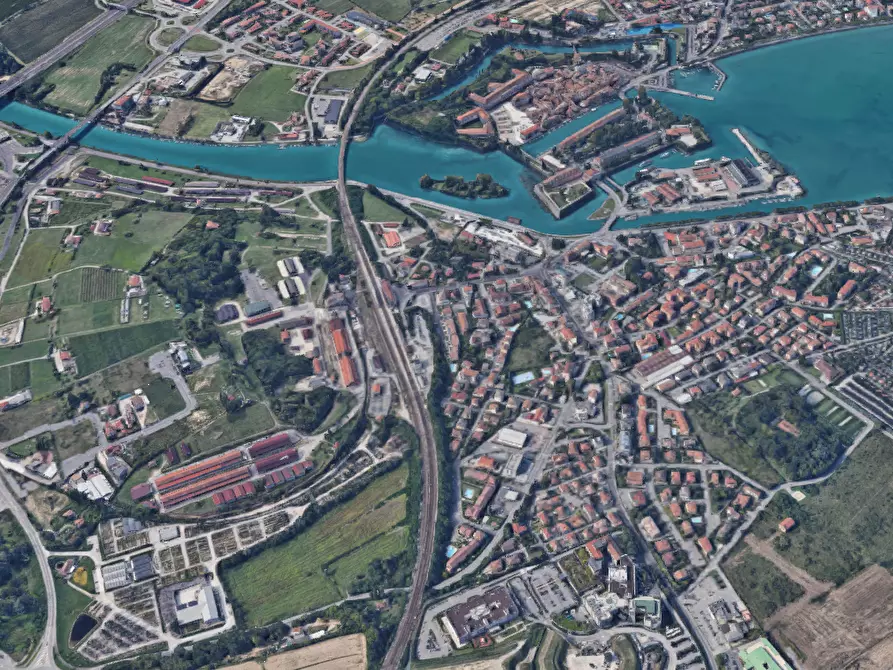 Immagine 8 di Appartamento in vendita  in Via Venezia a Peschiera Del Garda
