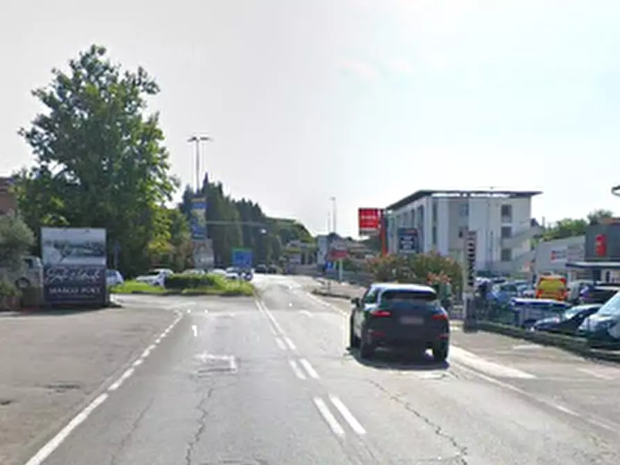 Immagine 2 di Appartamento in vendita  in Via Venezia a Peschiera Del Garda