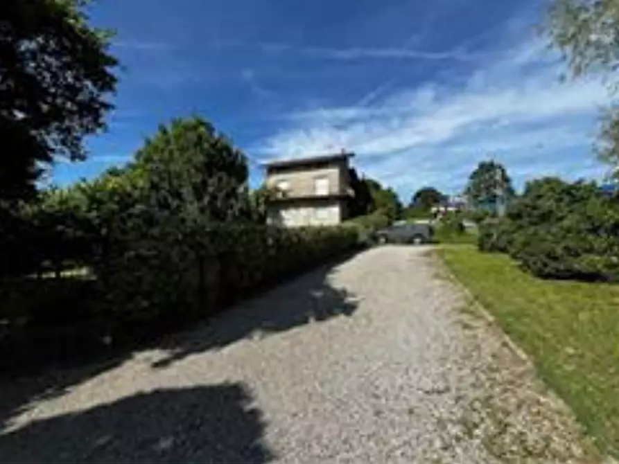 Immagine 2 di Stabile in vendita  in Via Prealpi a Albavilla