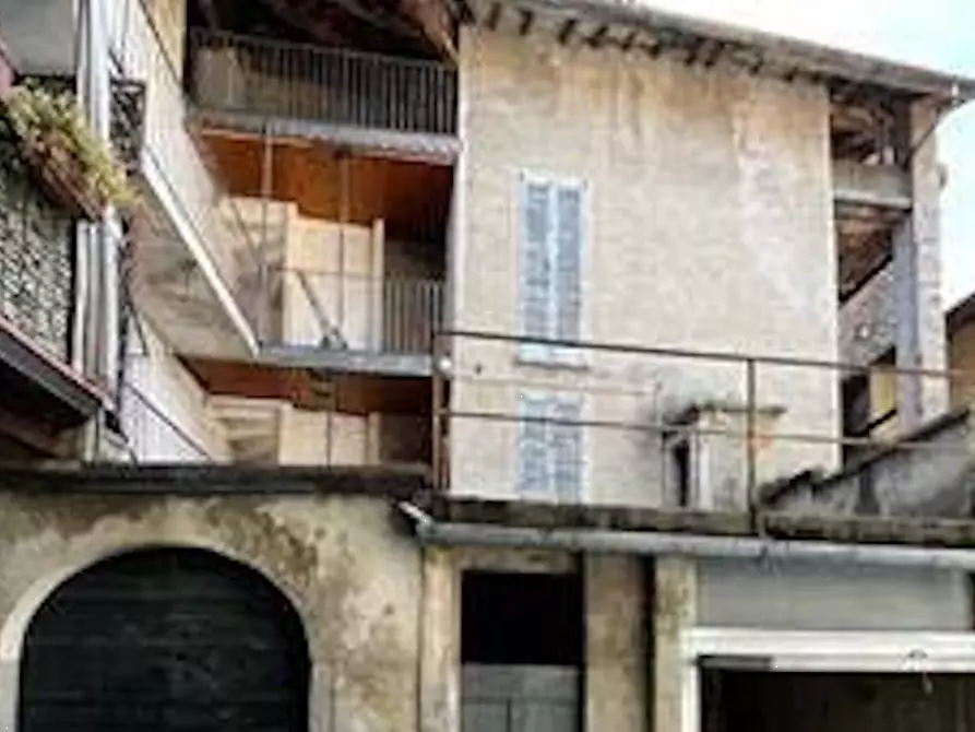 Immagine 3 di Magazzino in vendita  in Via Mentana a Albavilla