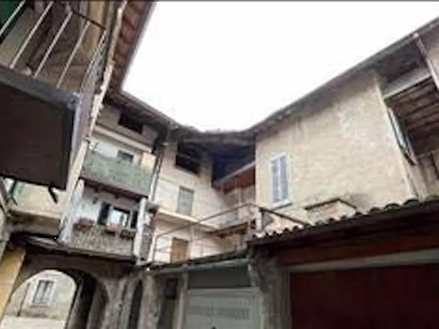 Immagine 4 di Magazzino in vendita  in Via Mentana a Albavilla