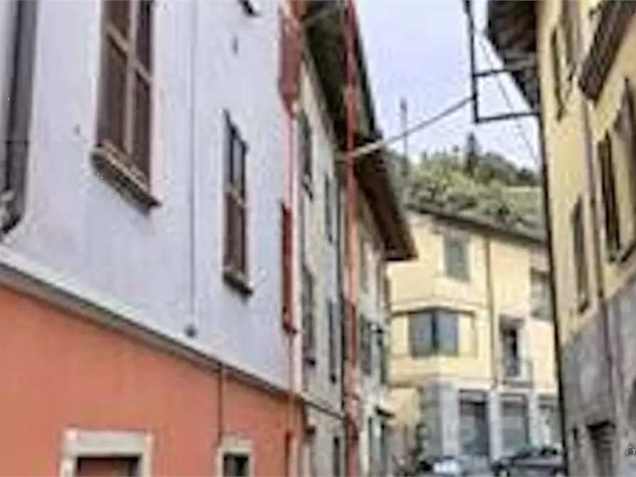 Immagine 6 di Magazzino in vendita  in Via Mentana a Albavilla