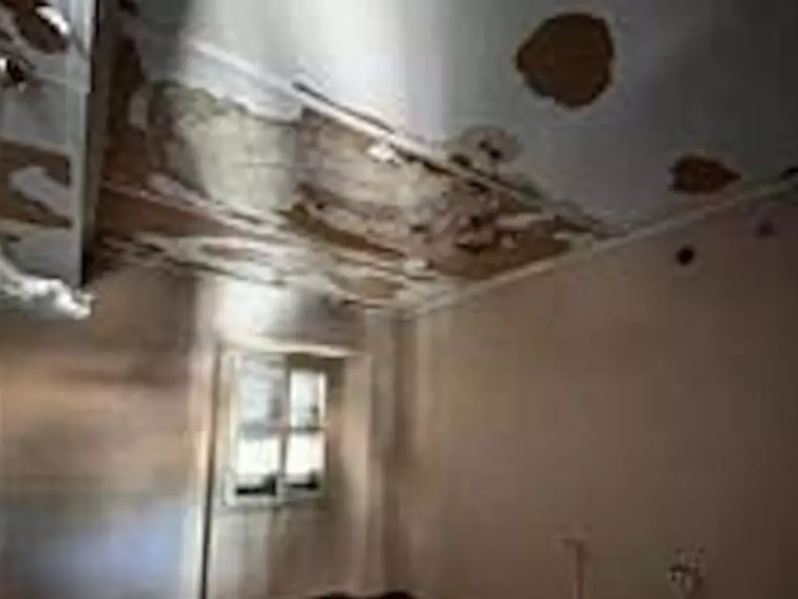 Immagine 14 di Magazzino in vendita  in Via Mentana a Albavilla