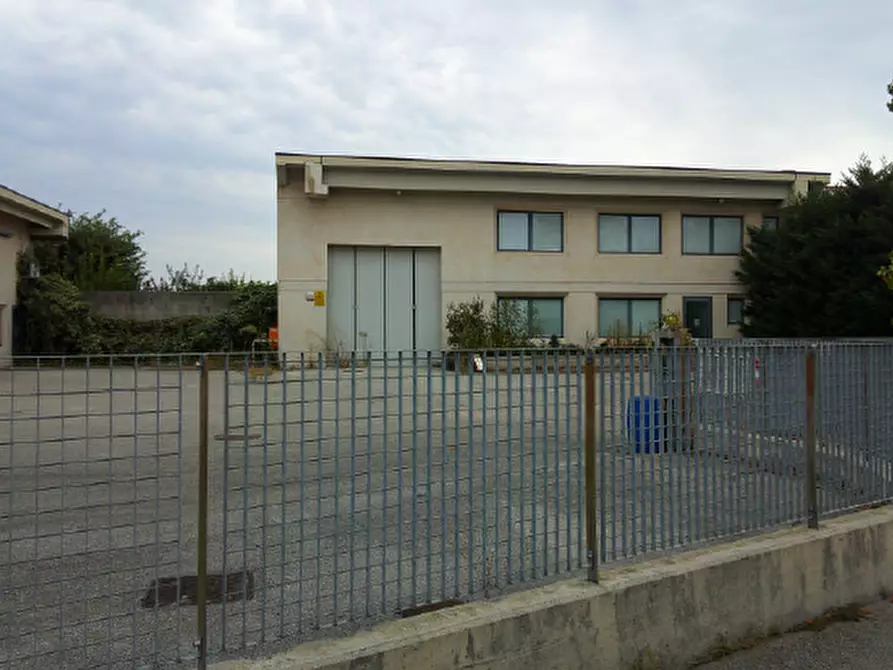 Immagine 3 di Magazzino in vendita  in Via Italia  a San Vendemiano