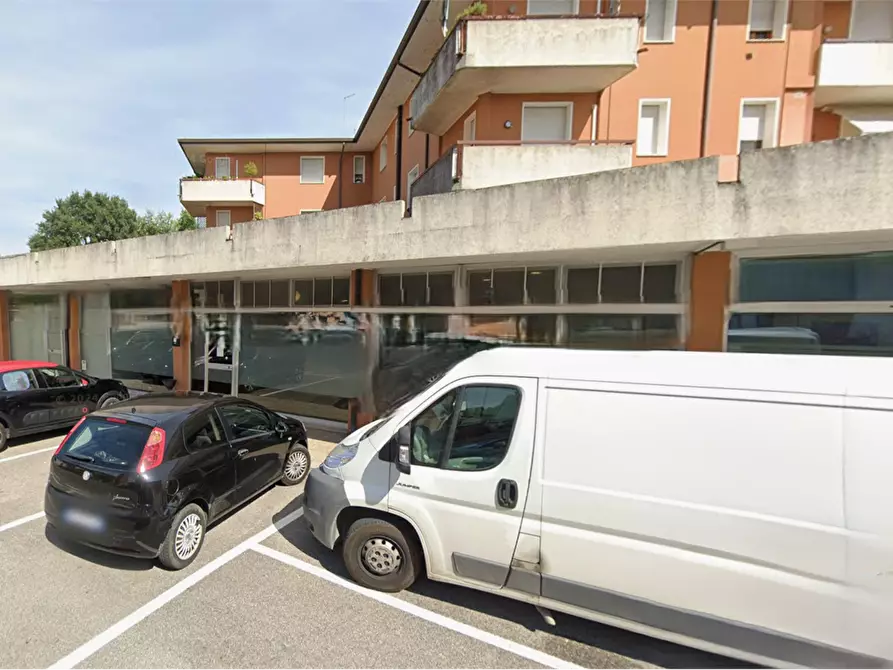Immagine 8 di Negozio in vendita  in 	Via della Chiesa a Ormelle