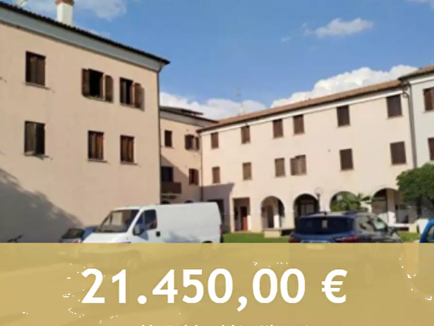 Immagine 1 di Appartamento in vendita  in Via F.lli Pinarello a Loria
