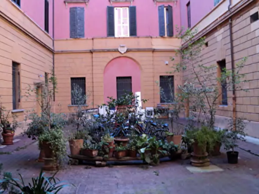 Immagine 27 di Porzione di casa in vendita  in via delle Belle Arti a Bologna