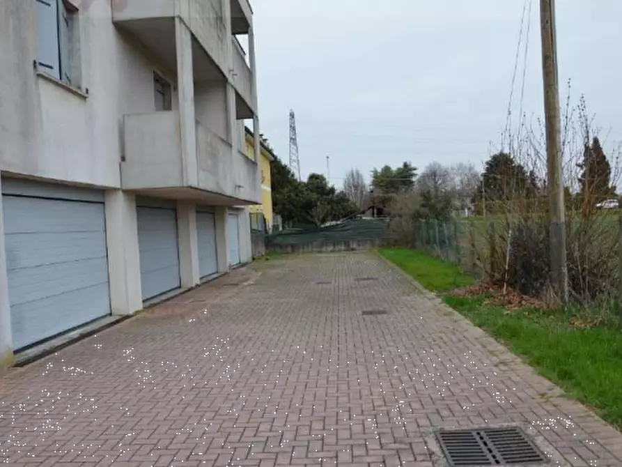 Immagine 6 di Posto auto in vendita  in Via Dalmazia a Piazzola Sul Brenta