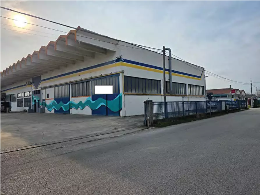 Immagine 3 di Capannone industriale in vendita  in Via Marco Pellicciaio a Treviso