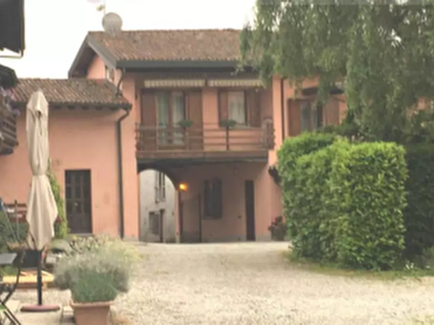 Immagine 2 di Negozio in vendita  in Via Volta a Lipomo